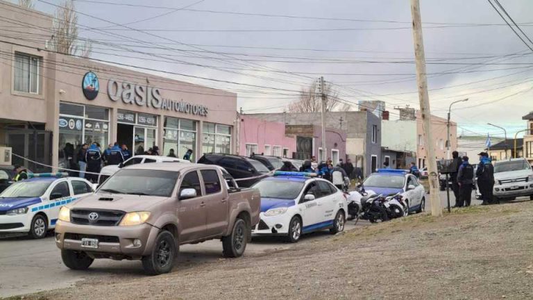 rio-gallegos:-tras-una-discusion-en-una-agencia,-un-hombre-asesino-a-otro-de-un-disparo-en-la-cabeza