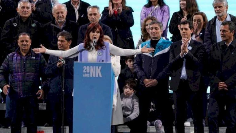 la-nueva-encuesta-que-mira-cristina-kirchner-y-de-eso-no-se-habla-en-el-frente-de-todos