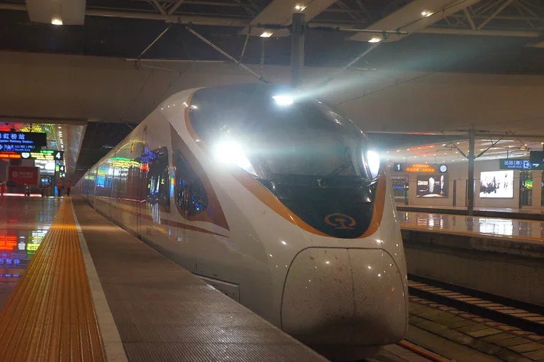 china-probo-con-exito-el-tren-mas-rapido-del-mundo-que-alcanzo-velocidades-superiores-a-los-420-km/h