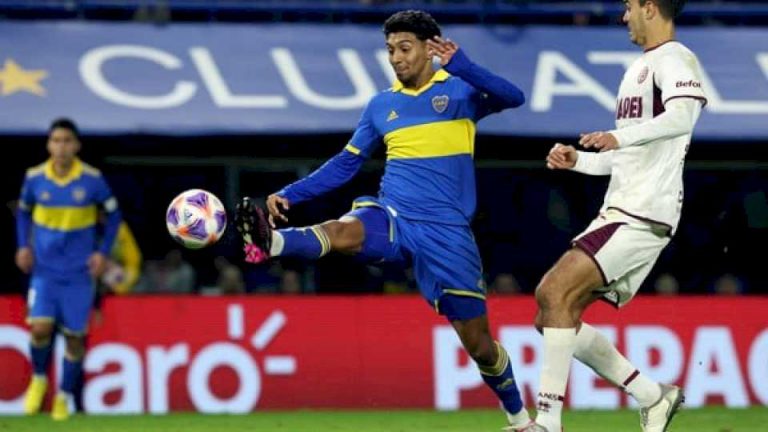 cristian-medina,-la-apuesta-de-almiron-que-jugaba-de-enganche-y-hoy-es-el-todoterreno-clave-en-el-11-de-boca