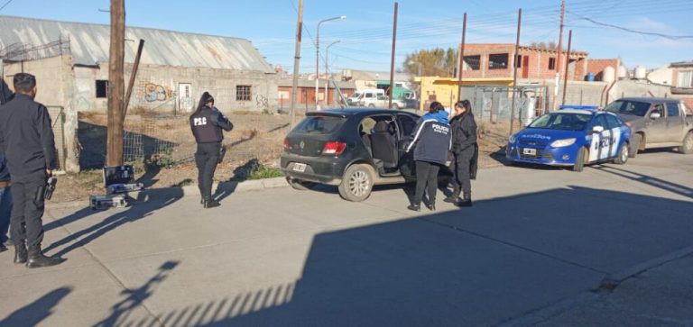 encuentran-el-auto-que-robaron-delincuentes-en-un-violento-asalto-a-un-comerciante-de-la-industria-de-la-carne