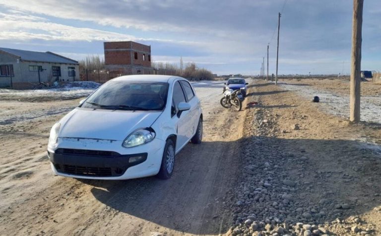 una-mujer-que-viajaba-en-una-moto-sufrio-fractura-expuesta-en-un-accidente