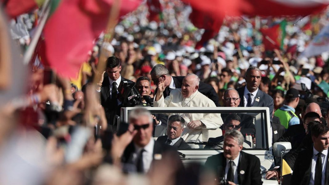 francisco-presidio-un-via-crucis-en-lisboa-ante-800-mil-peregrinos