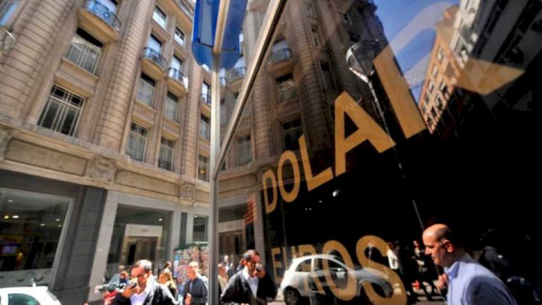 con-los-depositos-en-dolares-estables,-los-bancos-descartan-medidas-adicionales-antes-de-las-paso