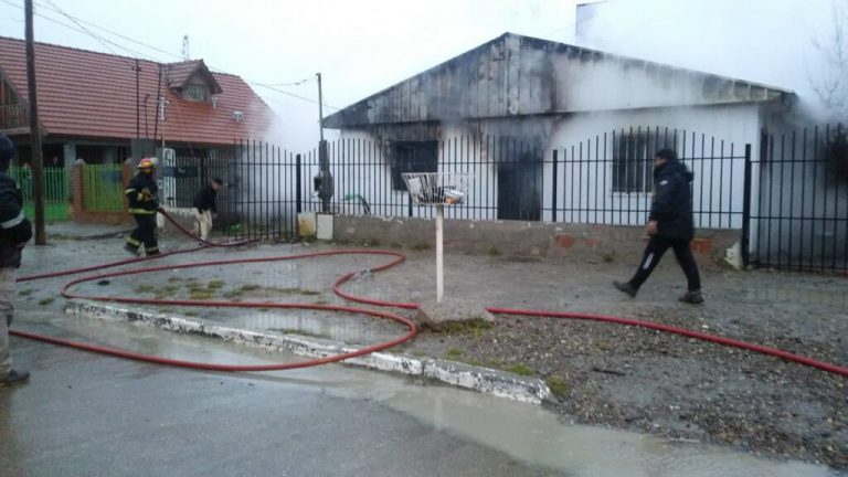 por-un-desperfecto-electrico-se-incendio-completamente-una-vivienda