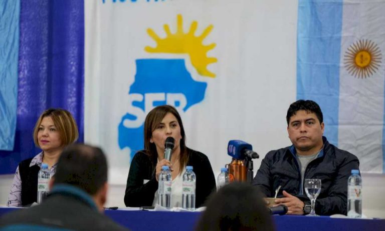 iris-rasgido-sera-la-encargada-de-recibir-la-gestion-de-educacion-de-manos-de-ismael-enrique