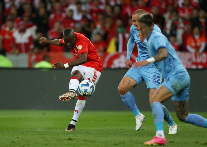 eduardo-coudet-llevo-a-semifinales-de-la-libertadores-al-inter-de-porto-alegre-con-los-goles-de-enner-valencia