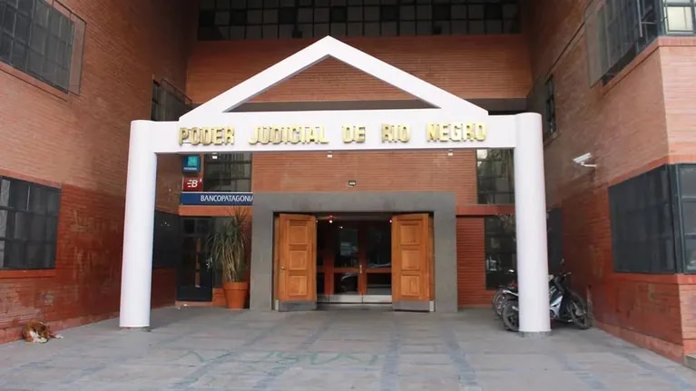 pidio-faltar-al-trabajo,-su-jefe-le-respondio-con-un-emoji-afirmativo,-pero-lo-echo:-el-fallo-de-la-justicia