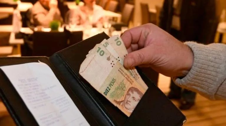 un-exministro-compartio-un-ticket-de-un-restaurante-de-uruguay-en-el-que-no-tiene-valor-el-peso-argentino