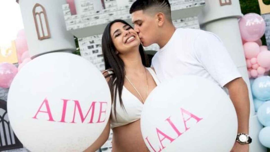 daniela-celis-y-thiago-medina-se-convirtieron-en-papas:-nacieron-las-gemelas-aime-y-laia