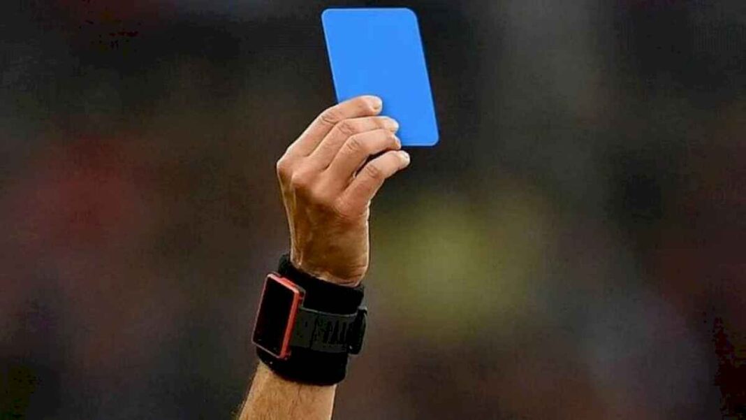 tarjeta-azul:-que-es-y-por-que-fifa-nego-que-se-pruebe-en-el-futbol-de-elite