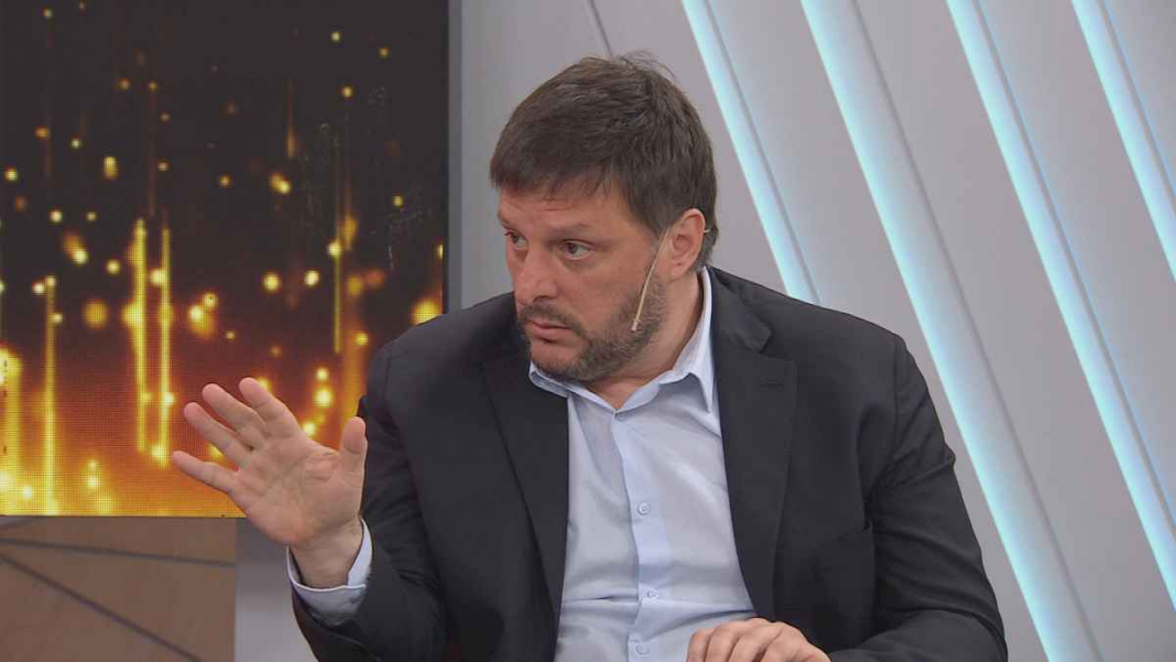 santoro-elogio-la-autonomia-politica-de-victoria-villarruel:-le-marco-la-cancha-en-muchas-cosas-a-milei