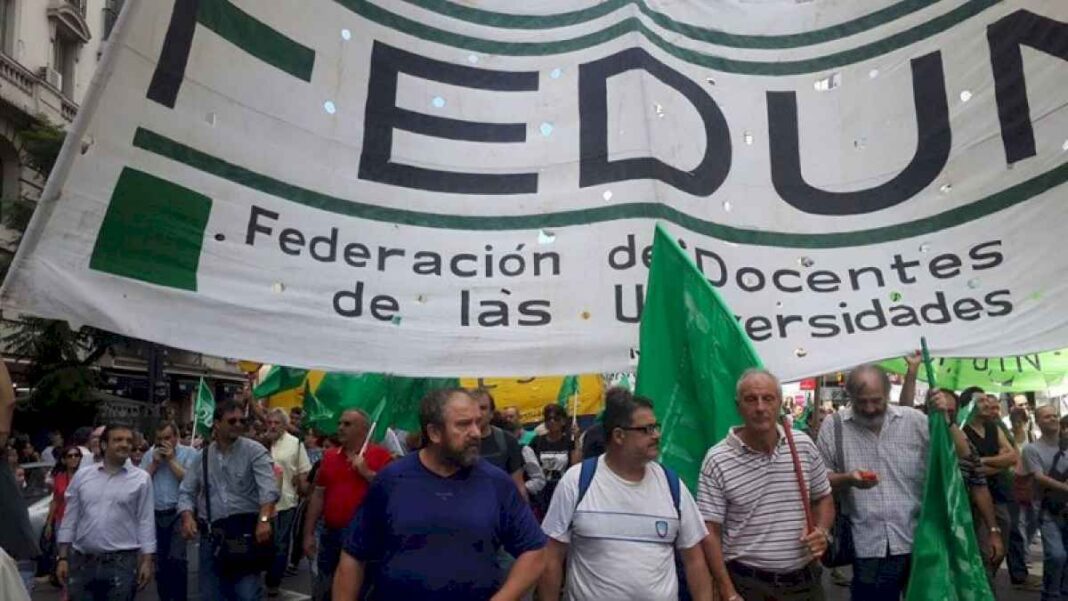 docentes-cruzaron-a-milei-por-el-ataque-a-las-universidades:-«en-las-aulas-no-se-adoctrina,-en-las-aulas-se-ensena»