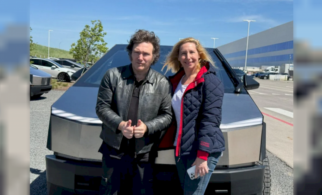 tras-reunirse-con-elons-musk,-javier-milei-manejo-un-tesla-con-su-hermana