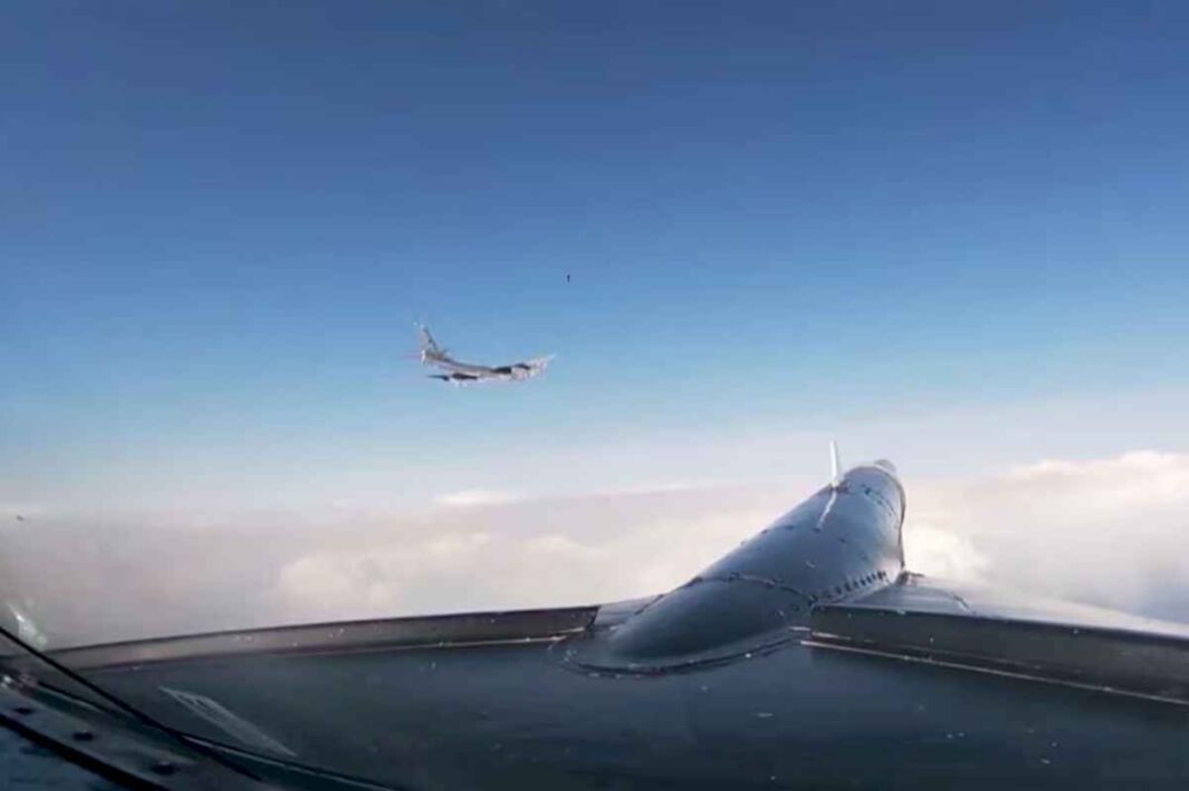 aviones-de-combate-estadounidenses-interceptaron-bombarderos-rusos-con-capacidad-nuclear-cerca-de-alaska:-el-video