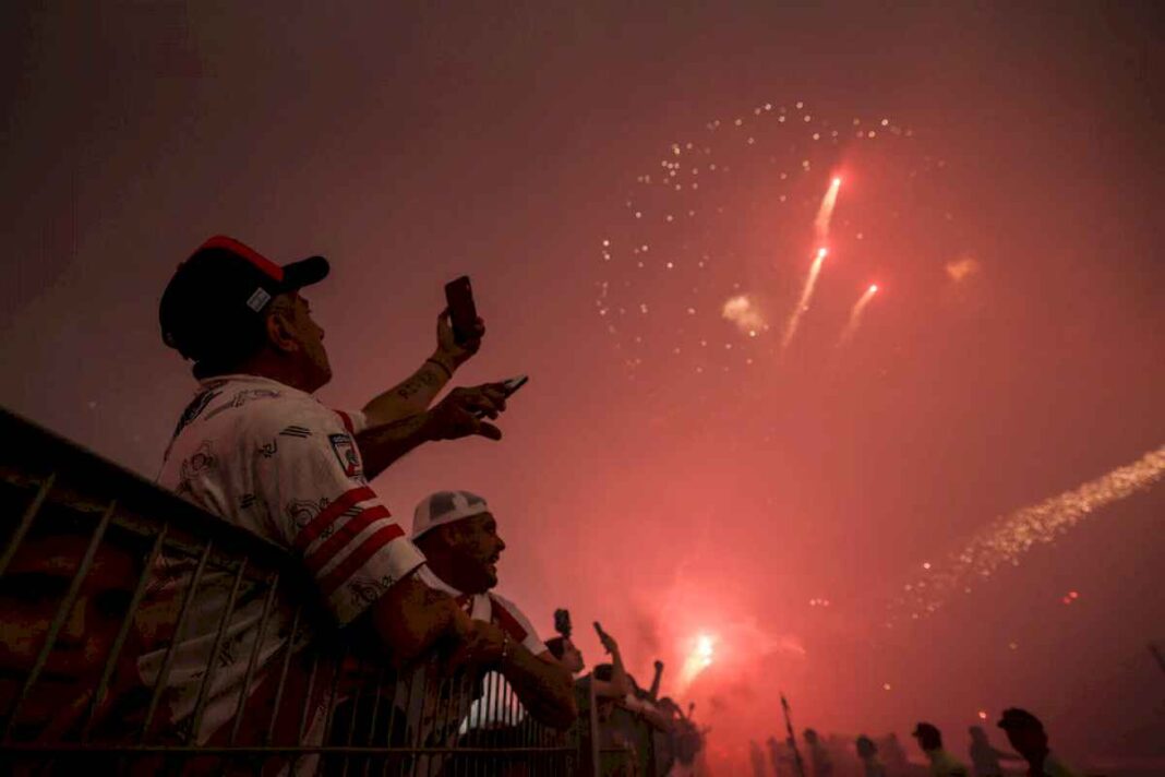 clausuraron-el-estadio-monumental-por-los-fuegos-artificiales-y-las-bengalas-en-la-previa-del-partido-river-atletico-mineiro