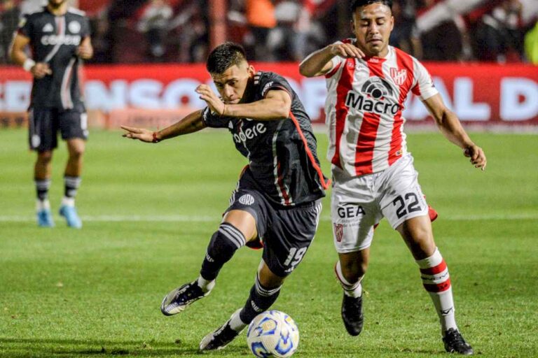 river-gano-un-partidazo-en-cordoba-con-un-lujo-del-pity-martinez