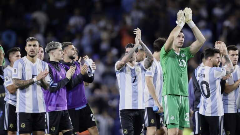 La Selección Argentina ganó y cerró el año como líder de las Eliminatorias