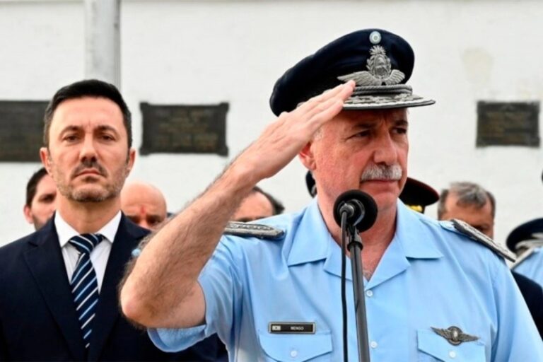 Destituyen al jefe de la Fuerza Aérea Argentina por acoso sexual y abuso de poder