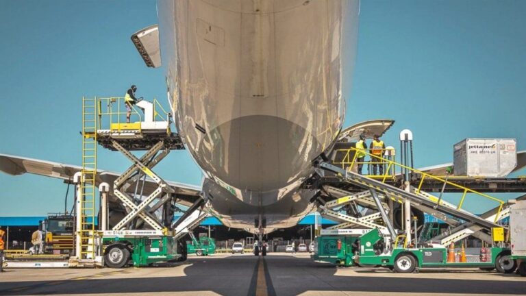 Sorpresiva medida de fuerza de Intercargo provoca demoras en Ezeiza