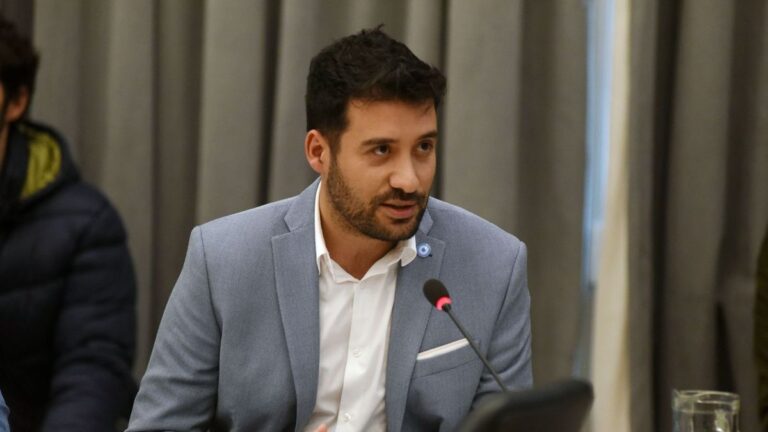 Federico Sturzenegger suma a sus filas a un diputado radical