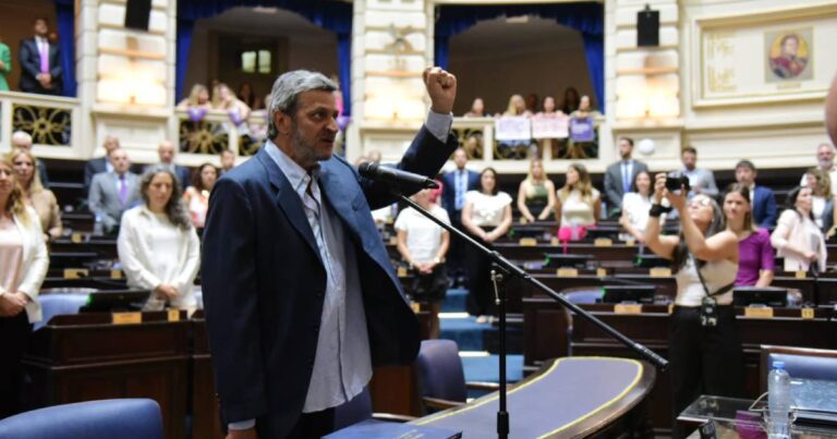 Legislatura bonaerense. Asumió como diputado Guillermo Pacagnini del MST-FIT-U