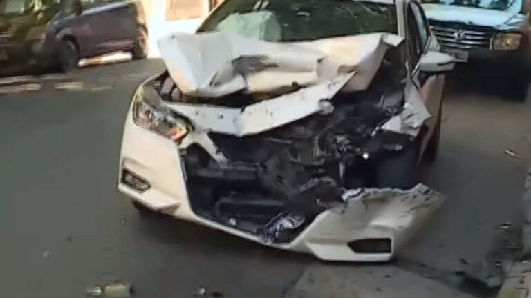 Choque en San Cristóbal: se quedó dormido y embistió dos vehículos estacionados