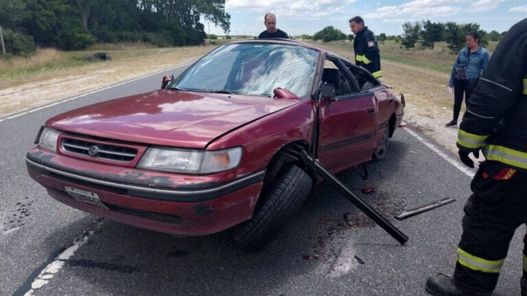 Otro accidente fatal en Ruta 11: volcó un auto con siete personas a bordo y murieron dos menores