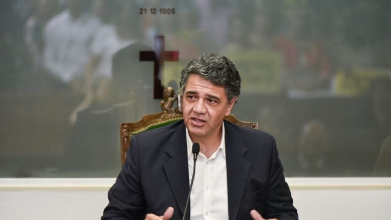 Tras el desdoblamiento de los comicios, escala la pelea entre Karina Milei y Jorge Macri
