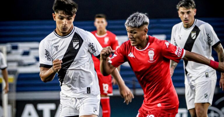 Huracán le ganó a Danubio con debut goleador de Tissera