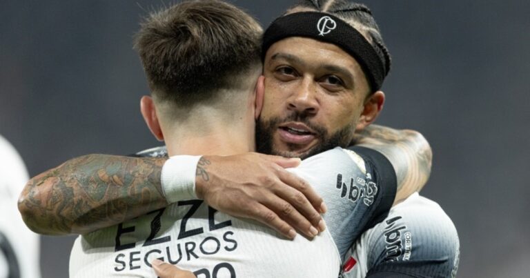 Polémica en Corinthians: Memphis Depay le «quitó» la 10 a Rodrigo Garro
