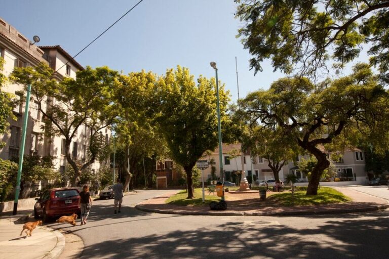 Cuánto cuesta una casa en el barrio reconocido como el sin prisa de la ciudad