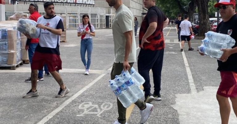 Gran gesto: Pezzella formó parte de la colecta de River para ayudar a Bahía Blanca