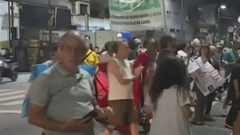 Vecinos se movilizaron en Remedios de Escalada para pedir justicia por Pablo Grillo