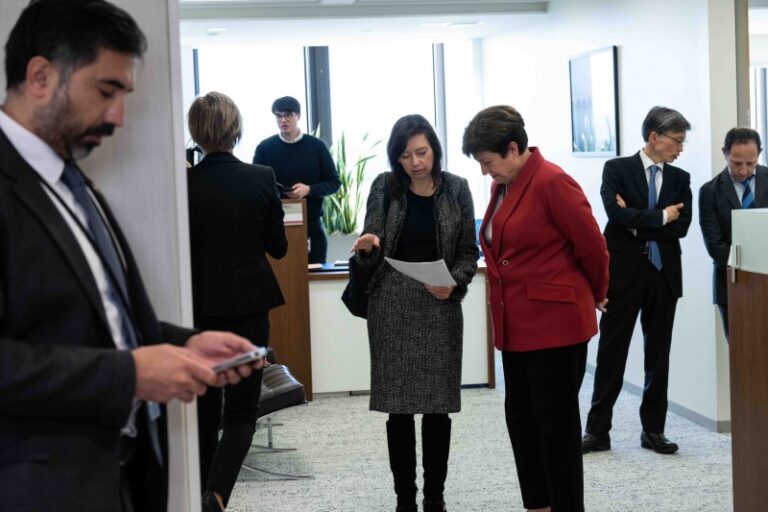 La vocera del FMI enfría el anuncio de Caputo: «Los desembolsos serán en tramos»