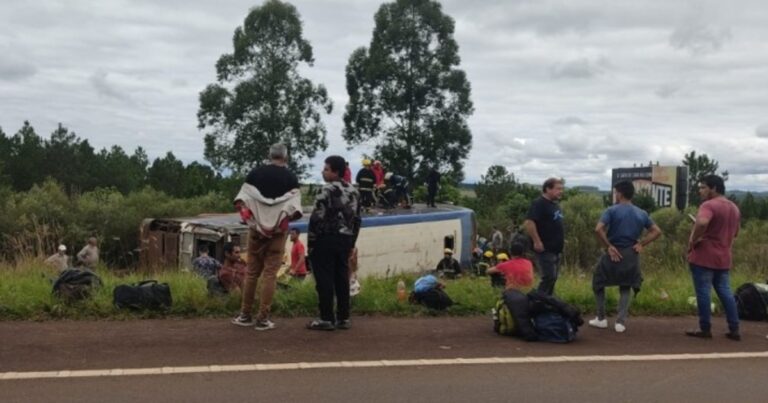 Confirman siete muertos y diez heridos por vuelco de un ómnibus en el sur de Misiones
