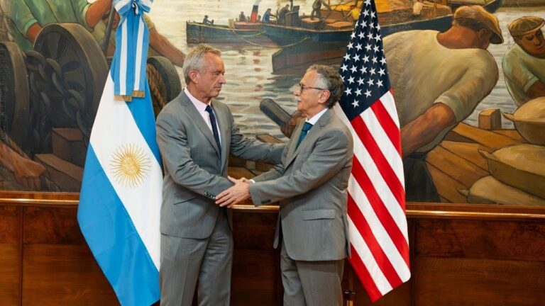 Tras la desafiliación, Argentina y EEUU buscarán crear una nueva OMS