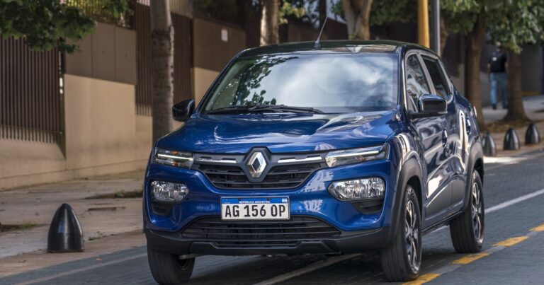 Automotrices suben precios por debajo de la inflación y del radar de Caputo