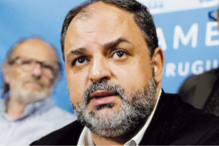 El frenteamplista de ultra izquierda Charles Carrera fue imputado por corrupción