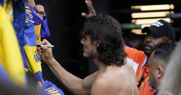 Cavani a Olé: el mensaje a los hinchas tras la eliminación del Mundial de Clubes