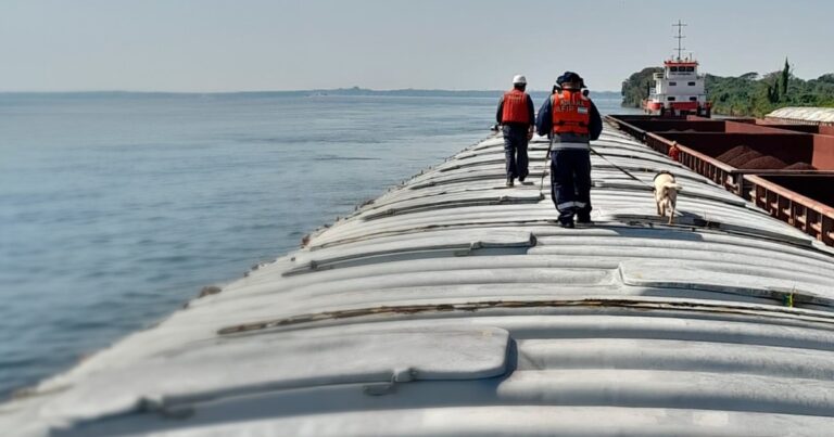 Los dueños de las barcazas paraguayas están furiosos por una medida argentina en la Hidrovía