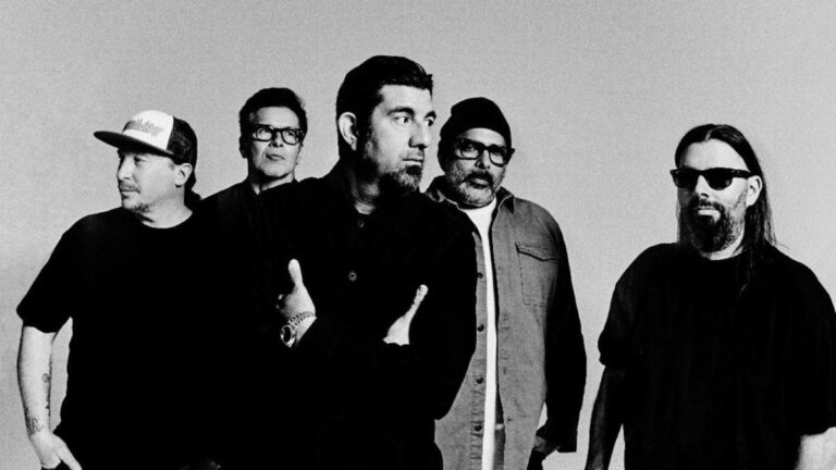 Deftones anunció un nuevo álbum «Private Music» y presentó el sencillo «My Mind Is A Mountain»