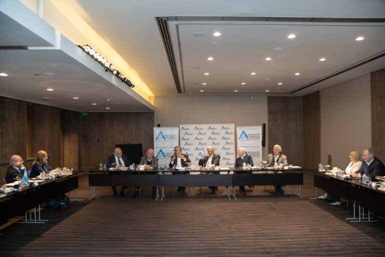 Reunión con un gobernador: AEA pidió bajar impuestos y apostar al sector privado para crecer