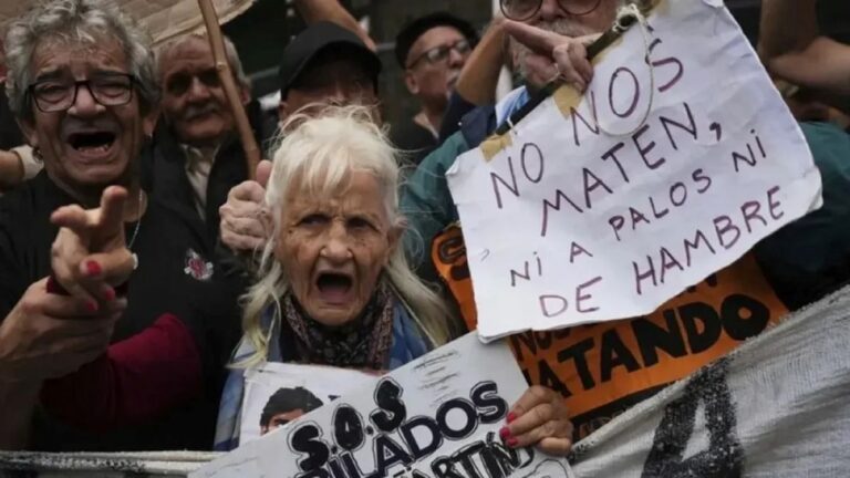 Marcha de jubilados hasta Casa Rosada, ante la expectativa del veto de Javier Milei