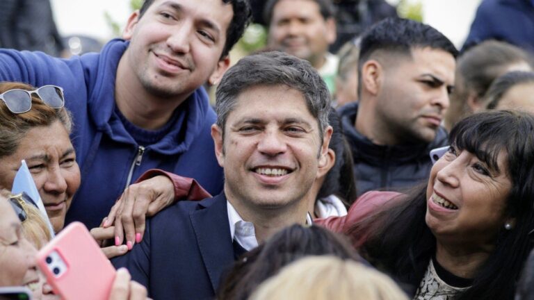 Axel Kicillof chicaneó a Javier Milei: «Estuvo 5 minutos en La Matanza y huyó de los vecinos»