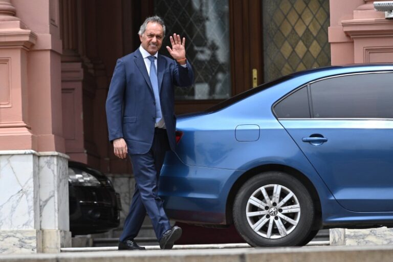 En medio de la crisis del turismo, Scioli se lanza contra los carpinchos y choca con Costantini