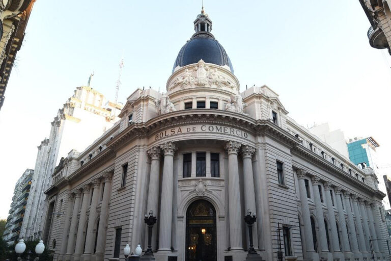 Cae la liquidación en un contexto cambiario delicado