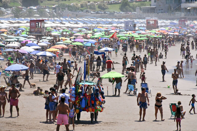 Cuánto sale alquilar una casa o una carpa en Mar del Plata para el verano 2025?