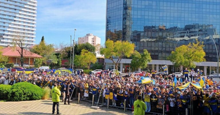 Boca copó Rosario con una multitud para darle la bienvenida a Paredes y Russo