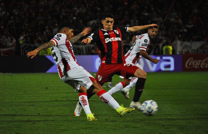 2120743-river-plate-elimino-a-union-por-penales-con-un-armani-gigante-en-la-copa-argentina